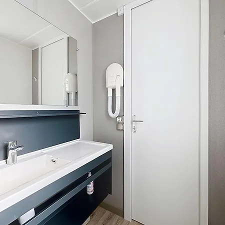 Feriehus Mobil-home Confort, 2 Chambres, Piscine Chauffee, 200m Plage, Centre-ville, Parking, Wifi, Menage Inclus - Fr-1-361a-28