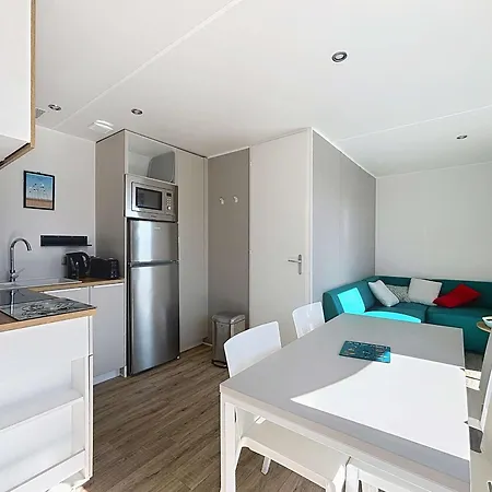 Дом отдыха Mobil-home Confort, 2 Chambres, Piscine Chauffee, 200m Plage, Centre-ville, Parking, Wifi, Menage Inclus - Fr-1-361a-28 *