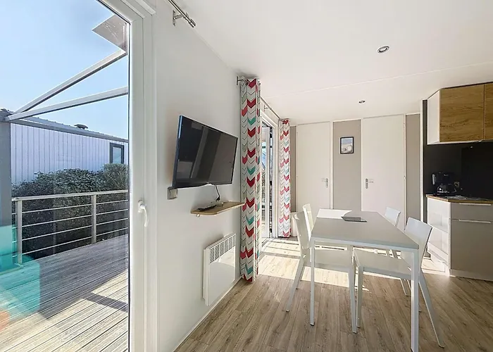 Mobil-home Confort, 2 Chambres, Piscine Chauffee, 200m Plage, Centre-ville, Parking, Wifi, Menage Inclus - Fr-1-361a-28 * جولوفيل ليه باه